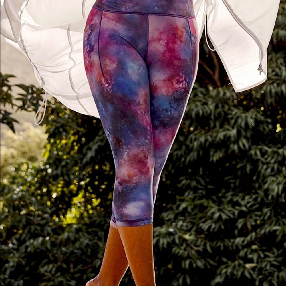 NWT Athleta Galaxy Capri Leggings